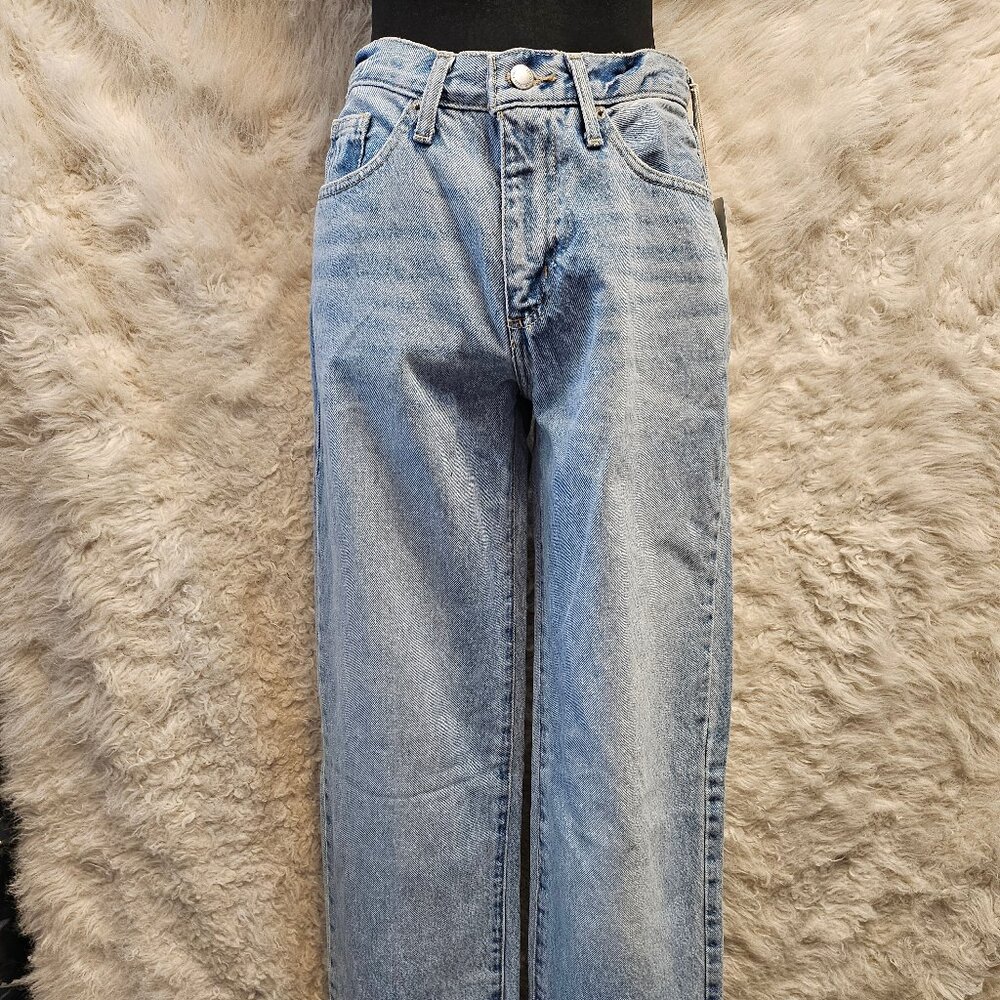 Universal Thread Goods Women's Blue Relaxed Hip and Tight Baggy Jeans Size: 00